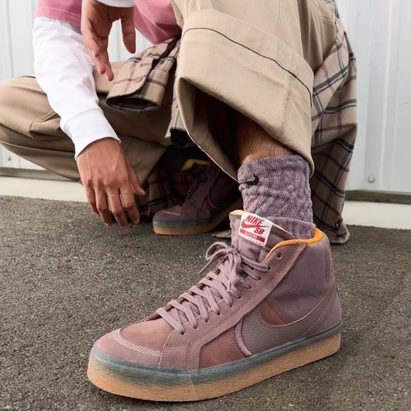 Skate Shoes
Nike SB Zoom Blazer Mid
Premium Plus Plum Eclipse/Kumquat/Gum Yellow - Picture 3 of 16